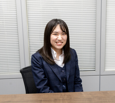 社員D